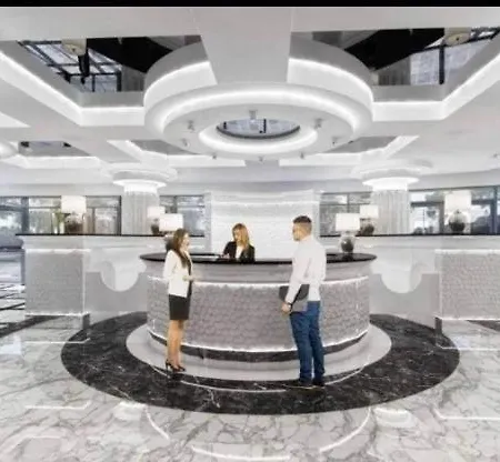 Hanza Tower White 24 Spa & Pool *